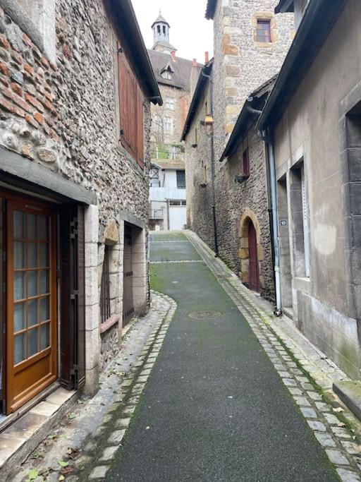 Au Coeur De La Cite Medievale Montluçon Exteriör bild