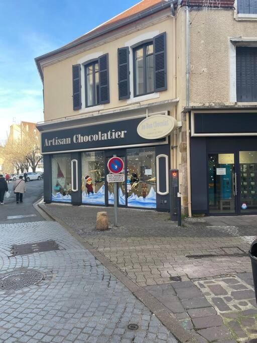 Au Coeur De La Cite Medievale Montluçon Exteriör bild